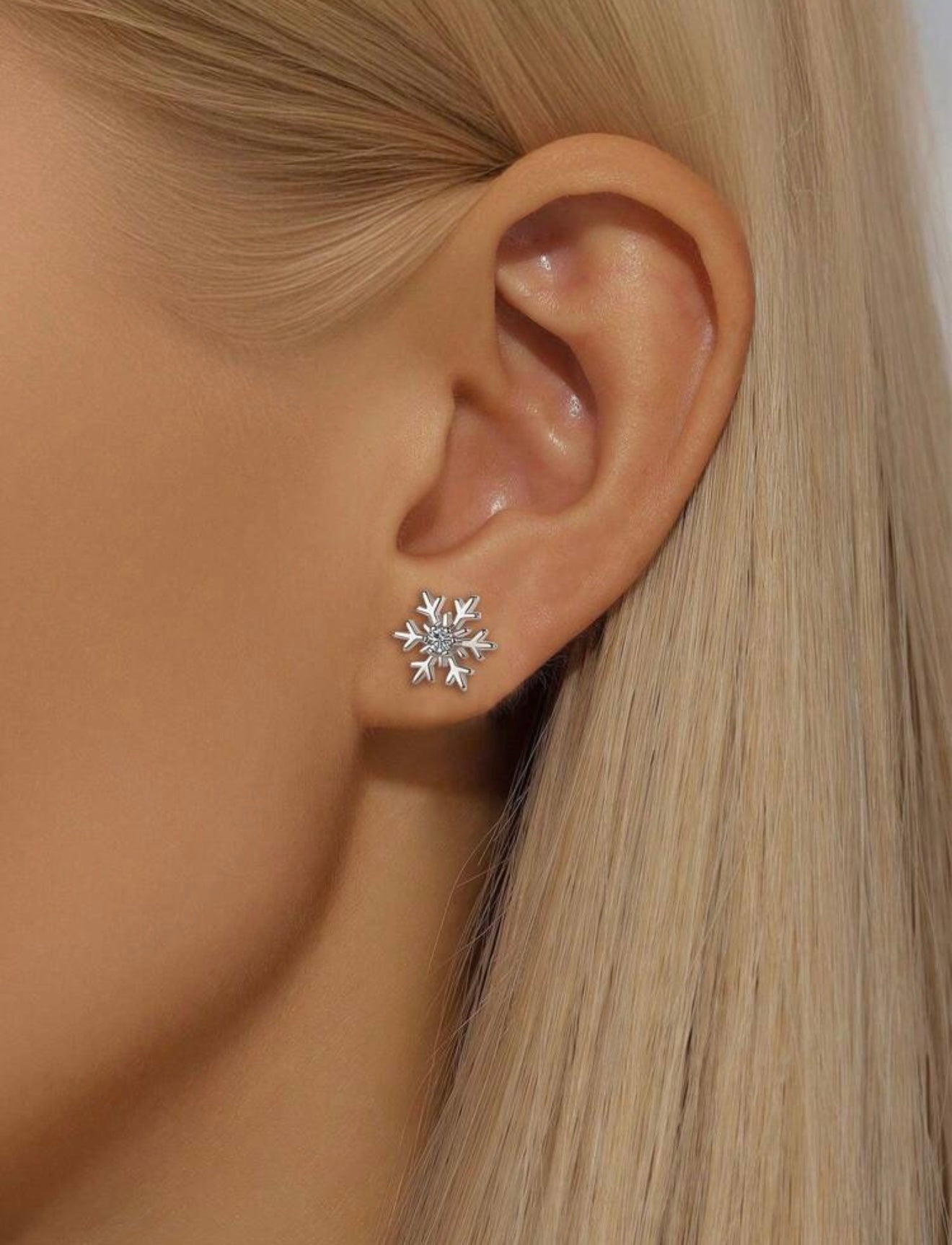 S925 Sterling Silver Simple Cubic Zirconia Snowflake Stud Earrings