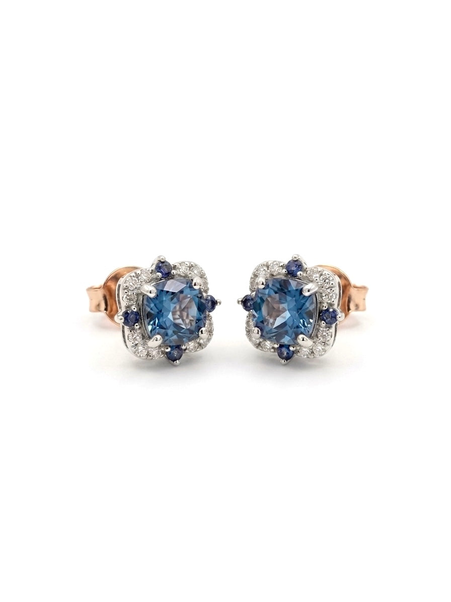THE MARINA BLOOM GOLD-PLATED SILVER EARRINGS IS INLAID A ROUND BLUE LAB-GROWN SAPPHIRE 6,5mm