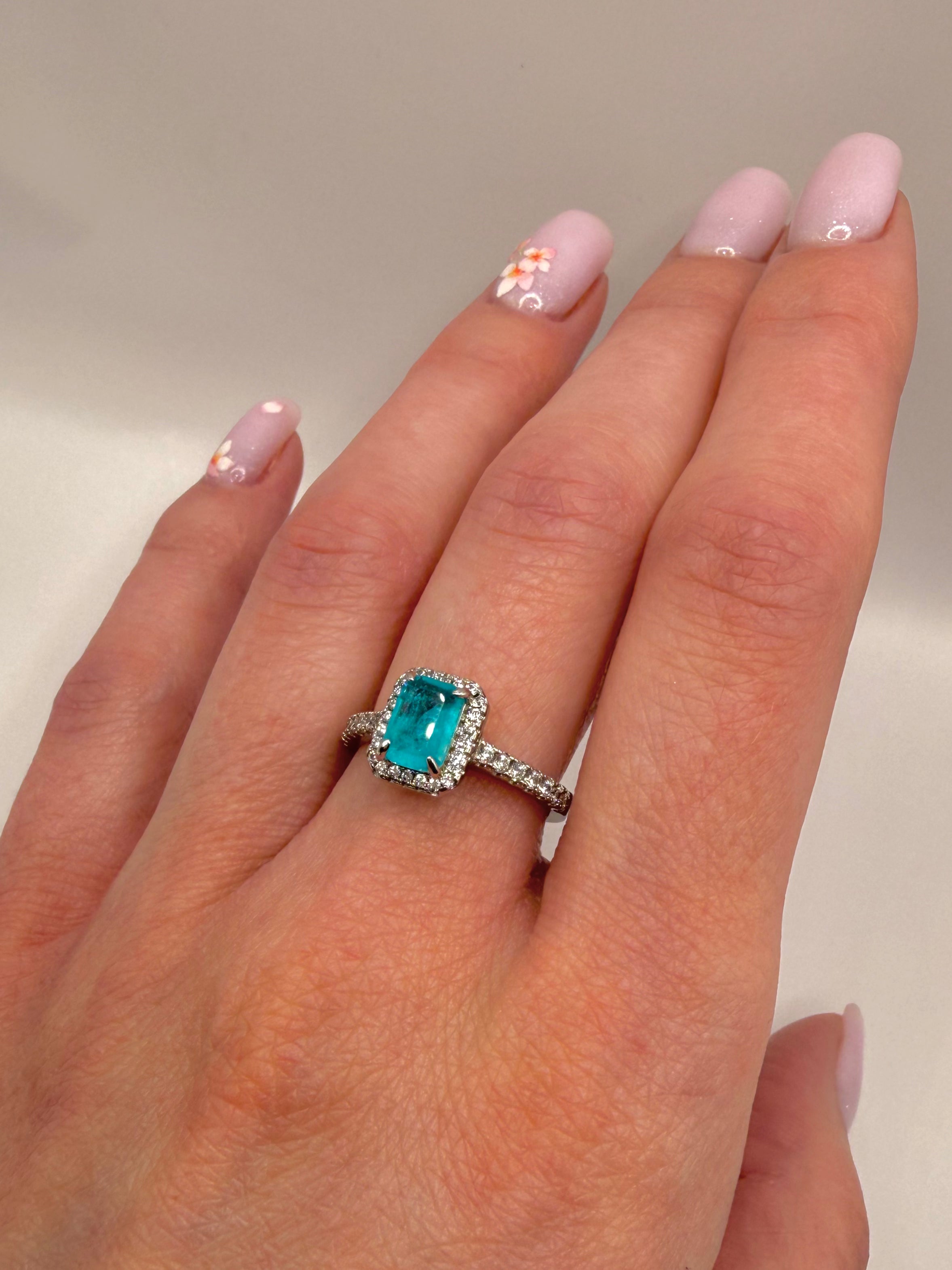 Lagoon's Reflection Ring Paraiba-colored nanocrystal 4,5x6,5mm