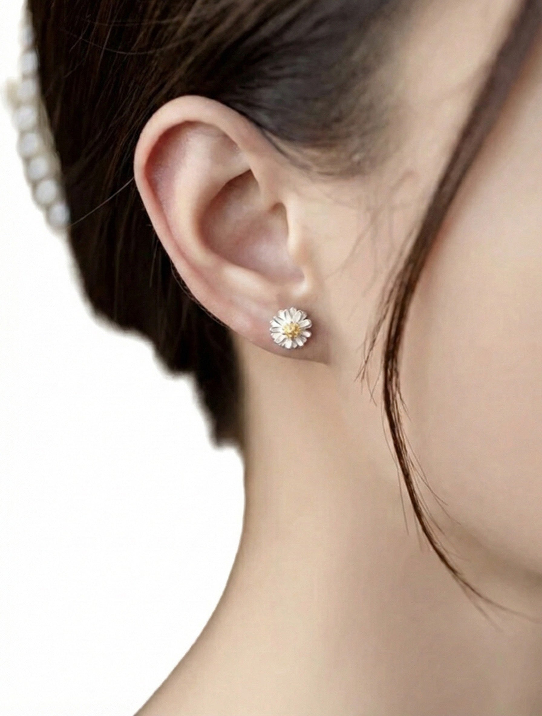 Exquisite Women's Jewelry S925 Sterling Silver Mini Daisy Stud Earring